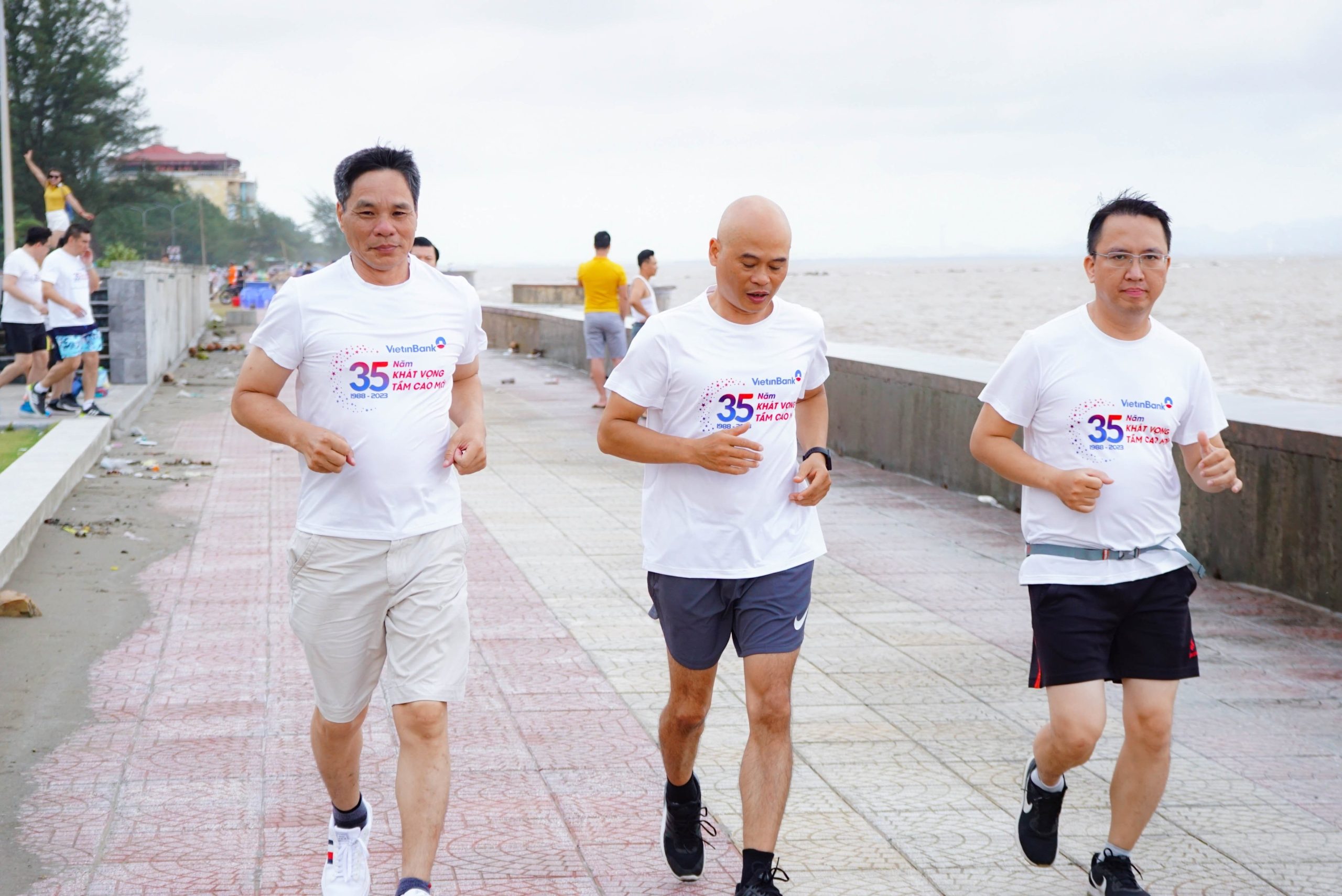 tieu-chi-lua-chon-nha-cung-cap-ao-thun-dong-phuc