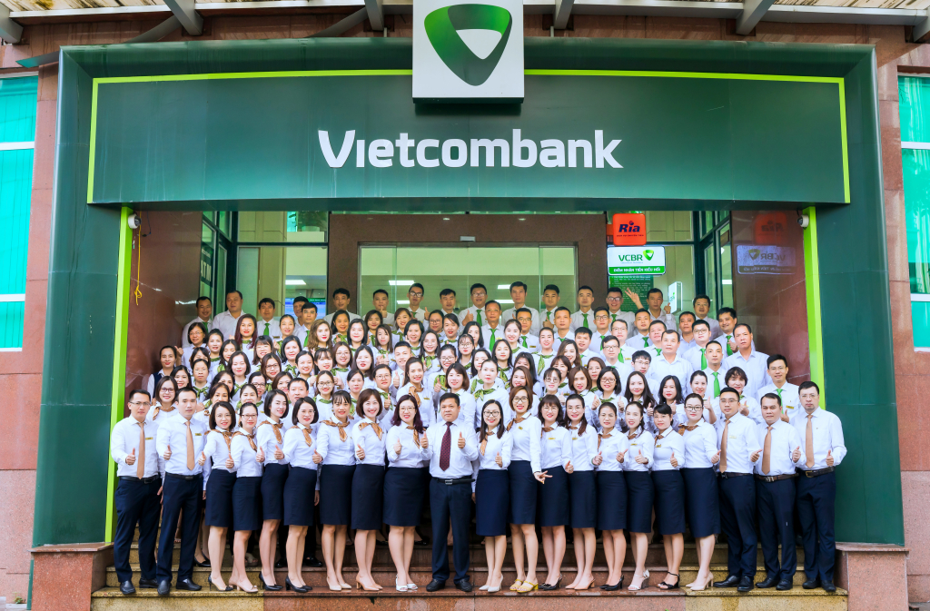 đồng phục ngân hàng Vietcombank