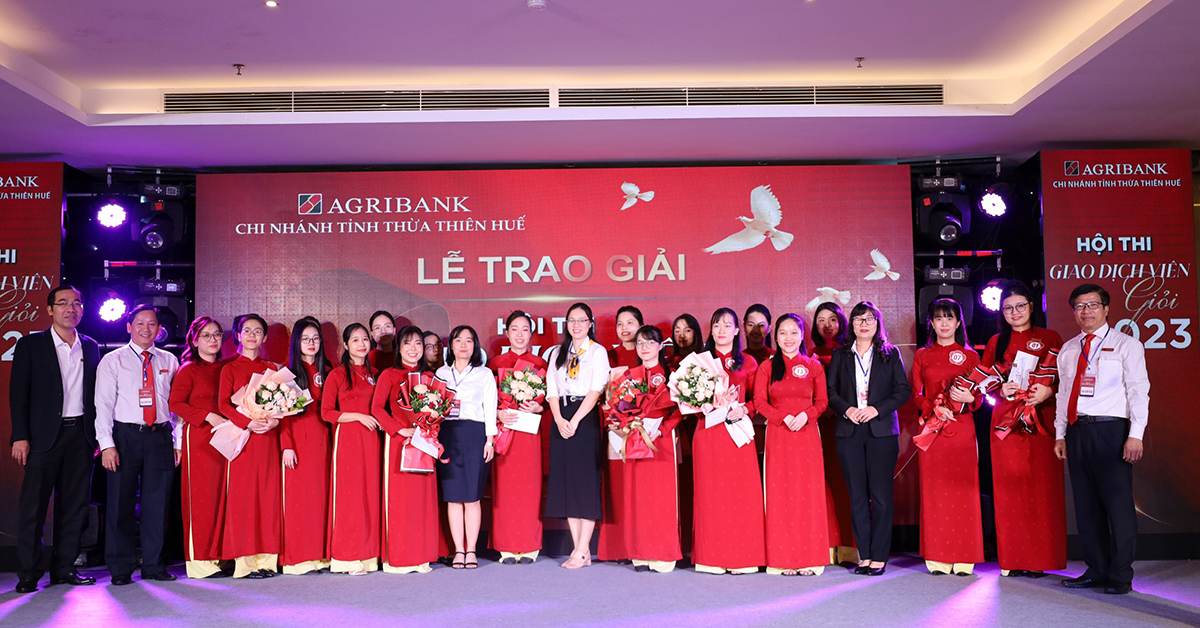 đồng phục ngân hàng Agribank