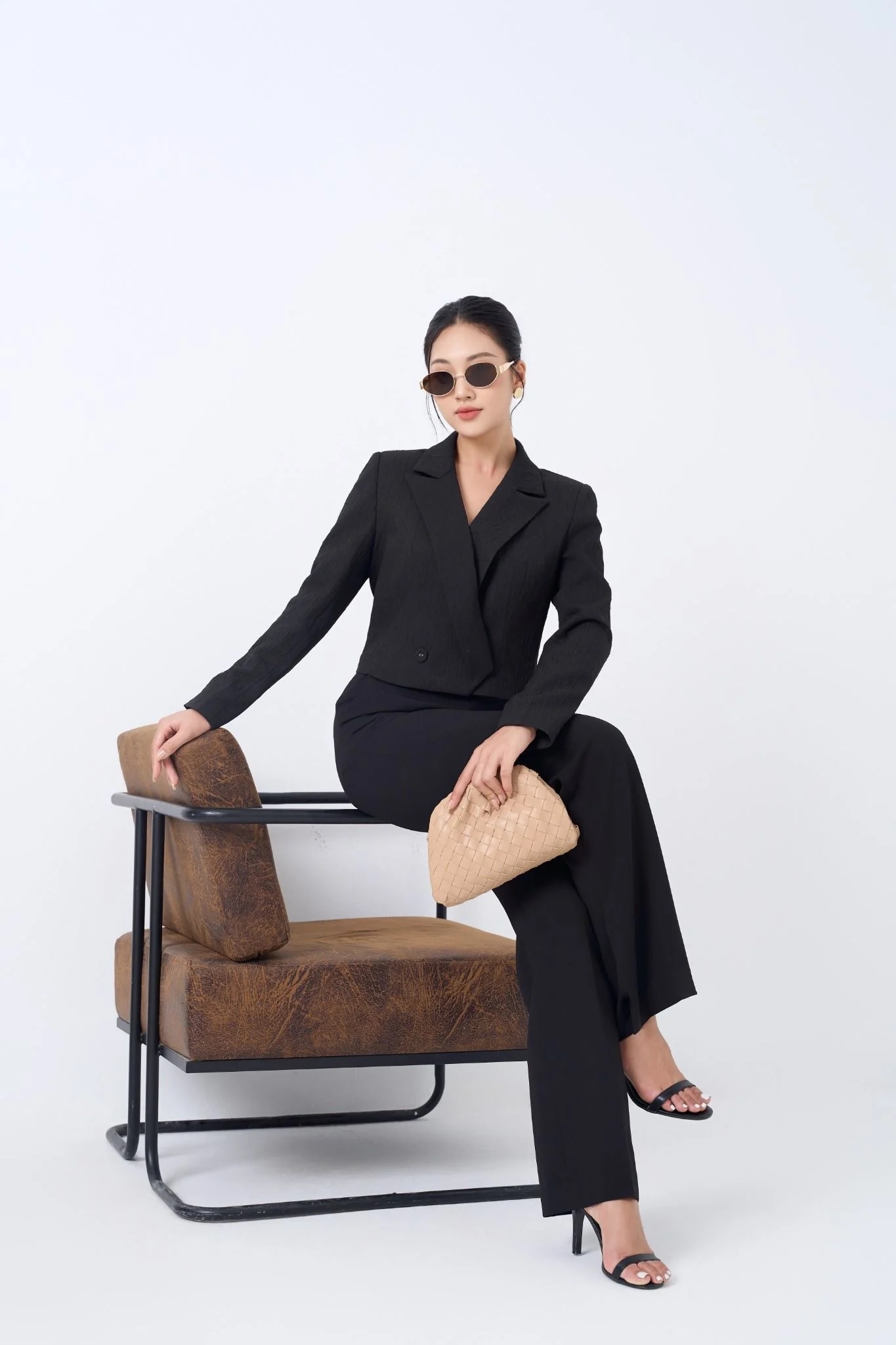 đồng phục vest nữ dáng lửng